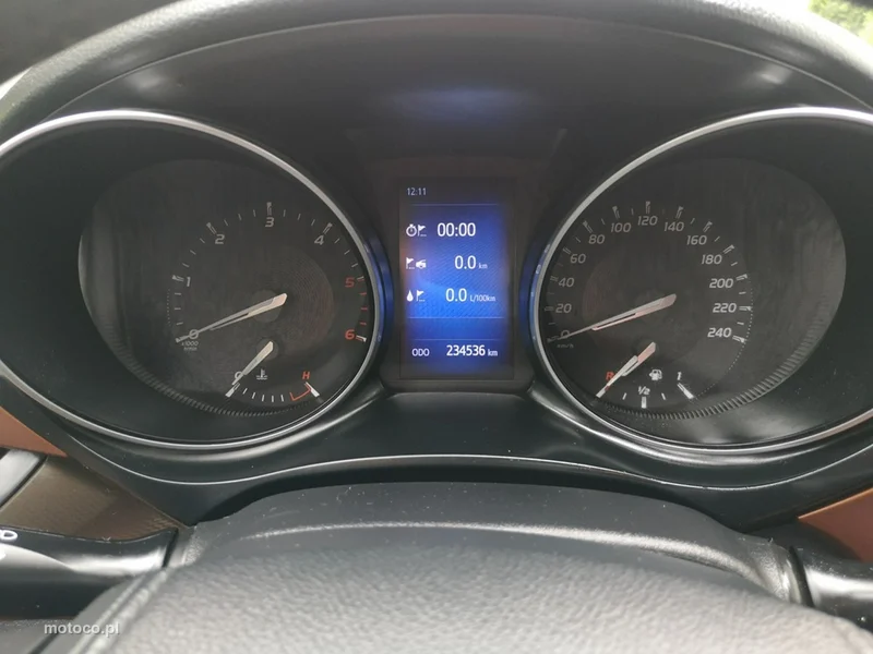 Toyota Avensis T27 13