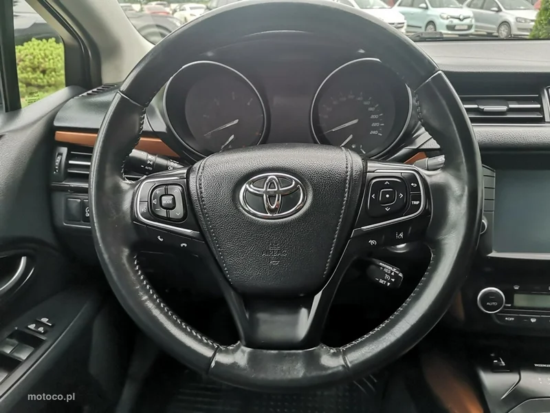 Toyota Avensis T27 14