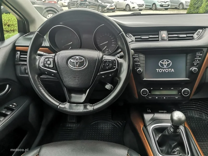 Toyota Avensis T27 16