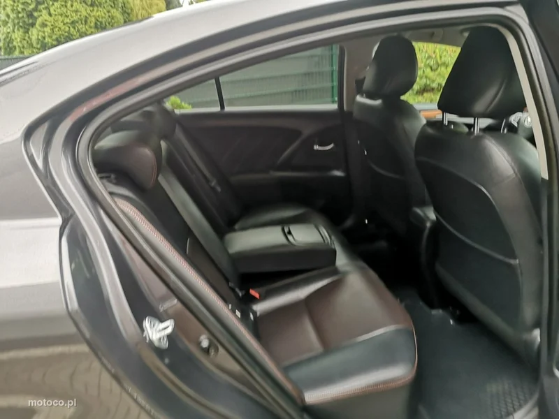 Toyota Avensis T27 21