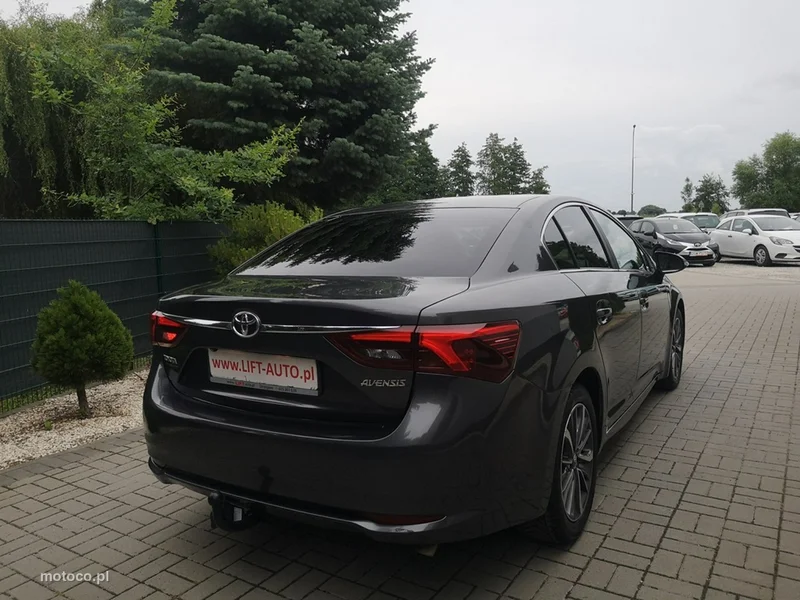 Toyota Avensis T27 6