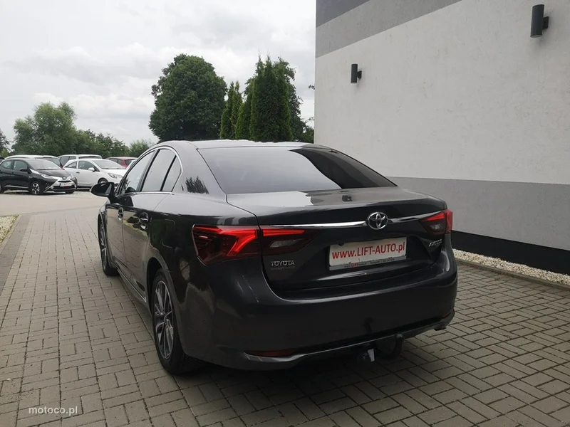 Toyota Avensis T27 8