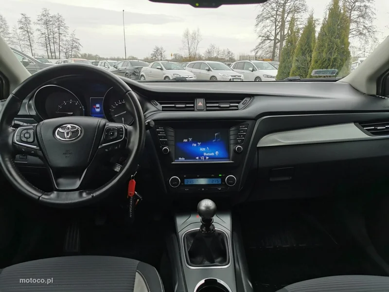 Toyota Avensis T27 12