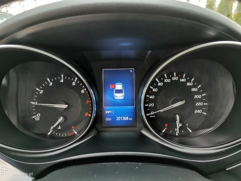 Toyota Avensis T27 15