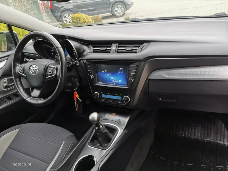 Toyota Avensis T27 16