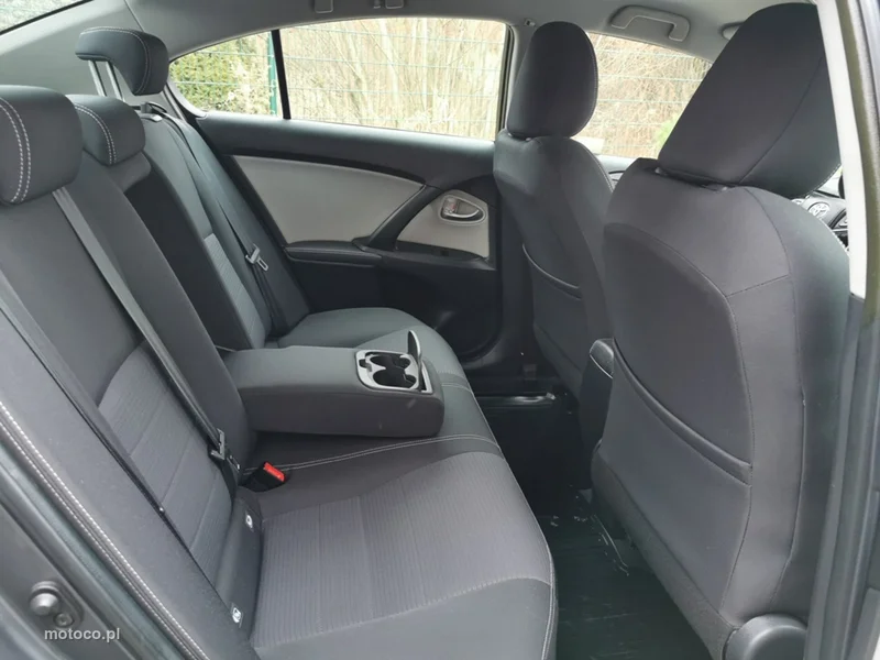 Toyota Avensis T27 19