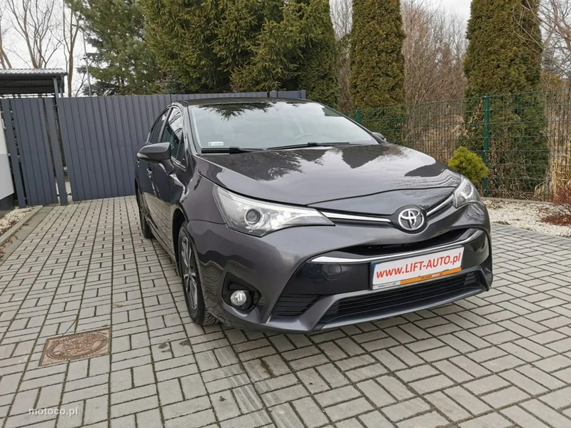 Toyota Avensis T27 3