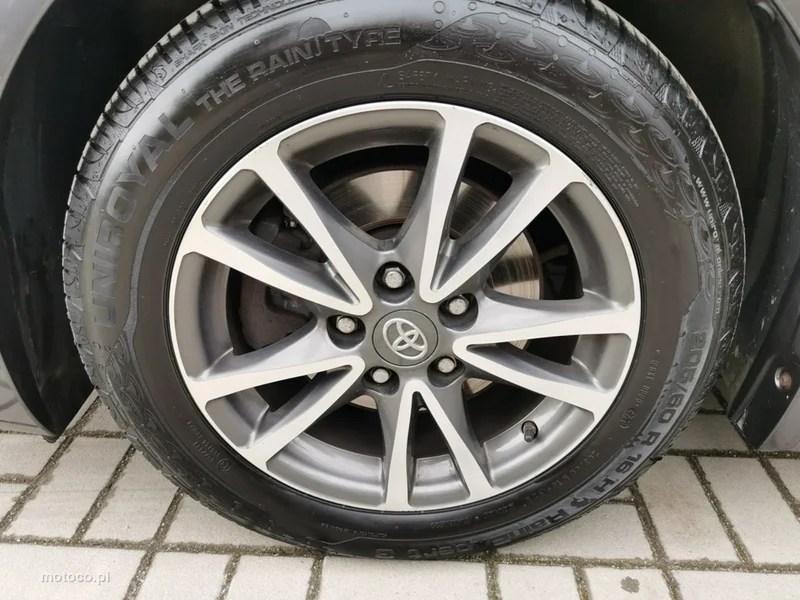 Toyota Avensis T27 22