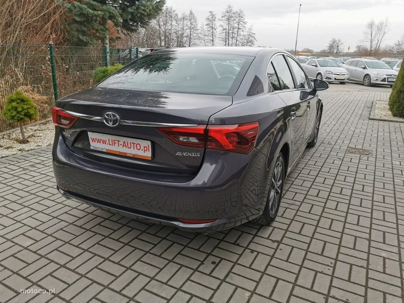 Toyota Avensis T27 6
