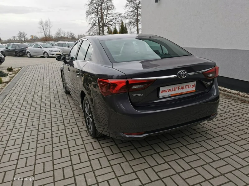 Toyota Avensis T27 8