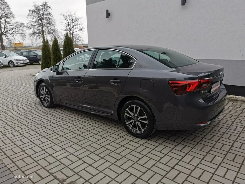 Toyota Avensis T27 9
