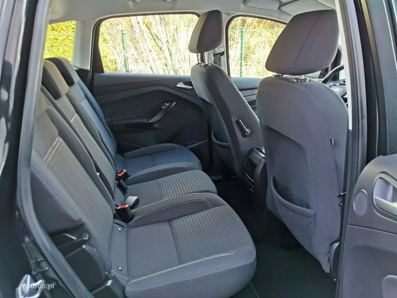 Ford C-Max II 17