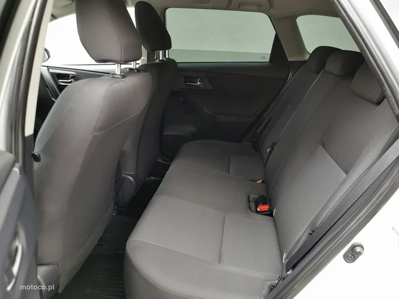 Toyota Auris E180 16