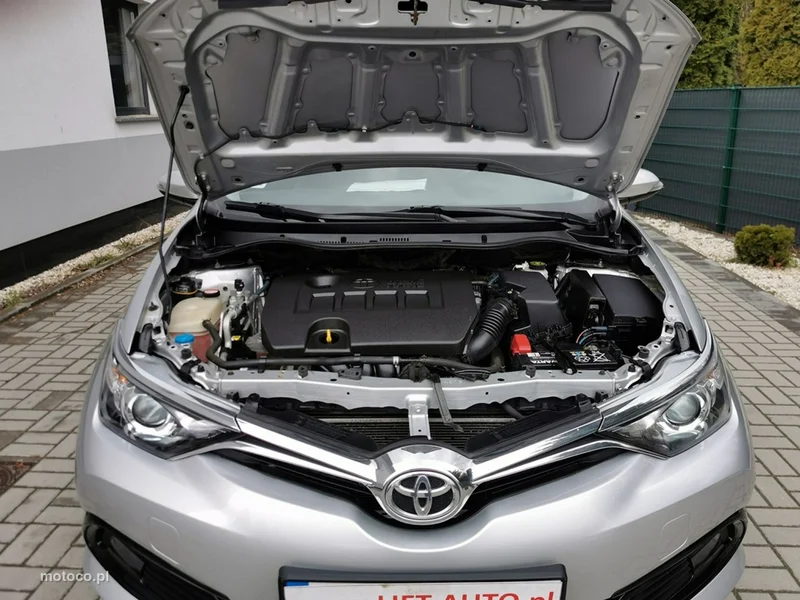 Toyota Auris E180 18