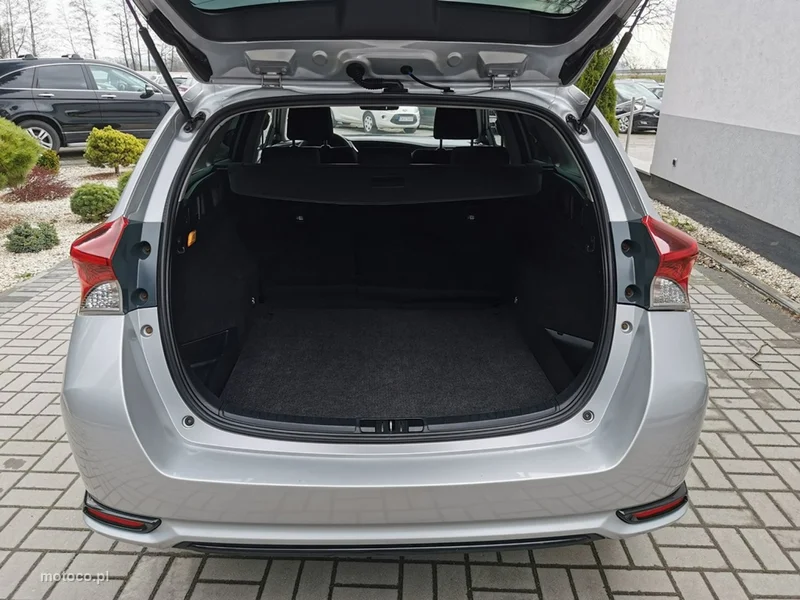 Toyota Auris E180 19
