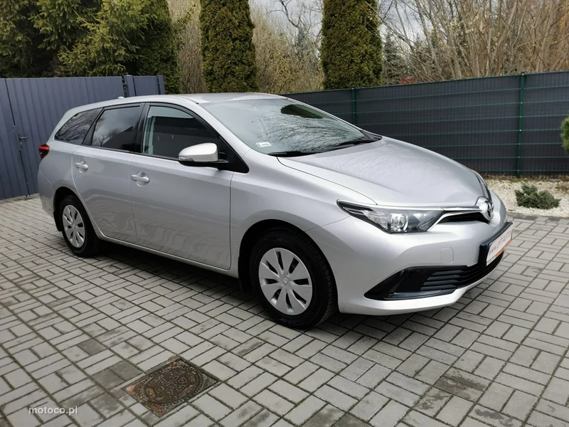 Toyota Auris E180 4