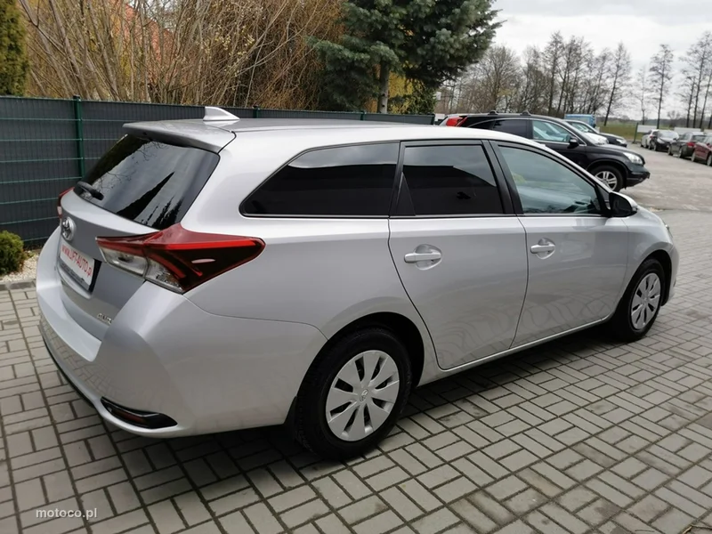 Toyota Auris E180 5