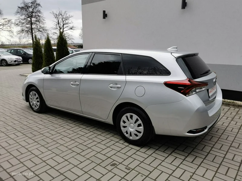 Toyota Auris E180 9