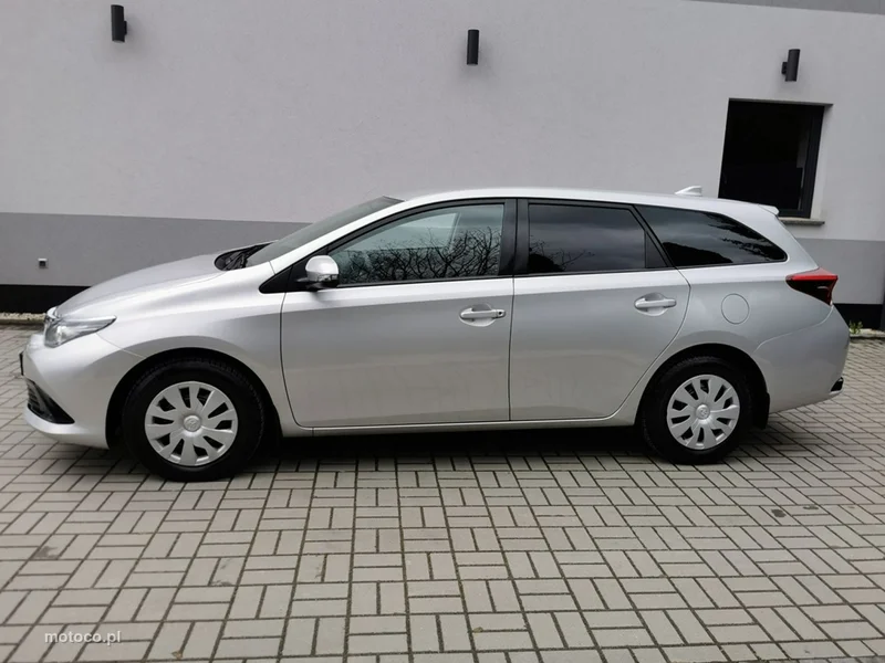 Toyota Auris E180 10