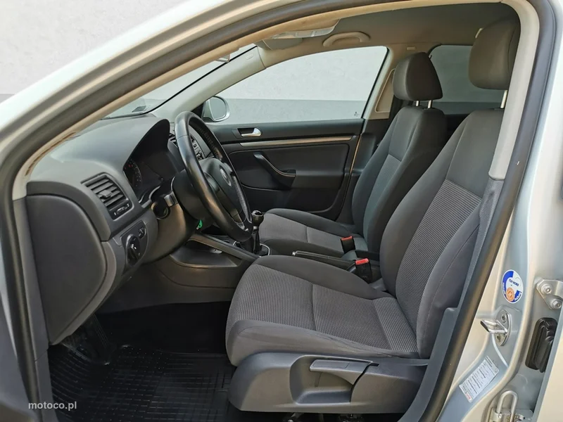 Volkswagen Golf V 12