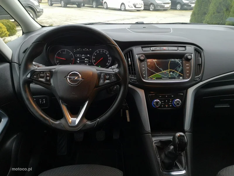 Opel Zafira C Tourer 12