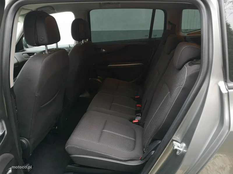 Opel Zafira C Tourer 17