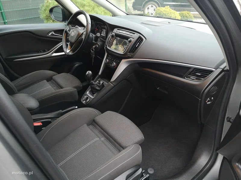 Opel Zafira C Tourer 21
