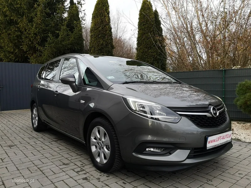 Opel Zafira C Tourer 4