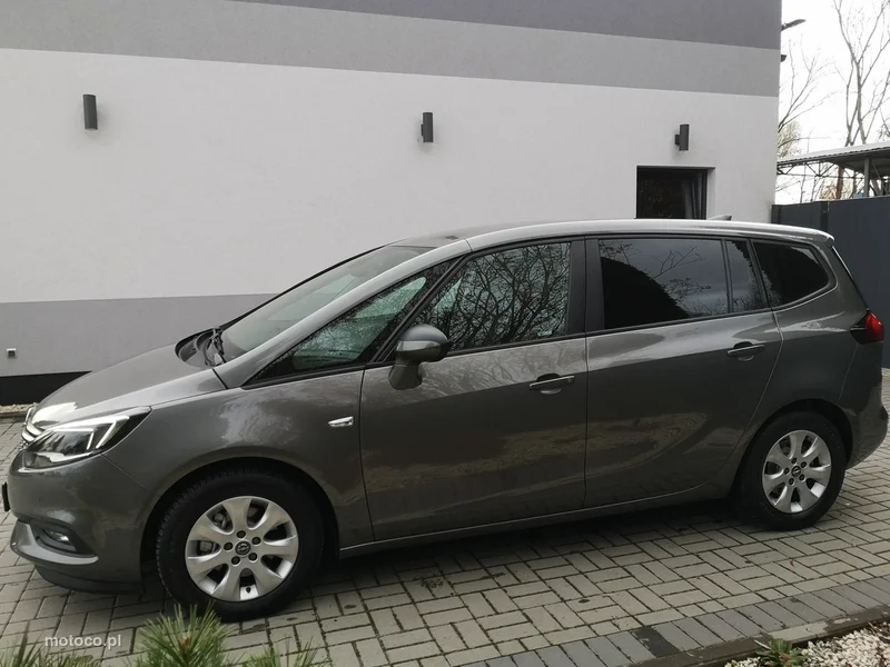 Opel Zafira C Tourer 9