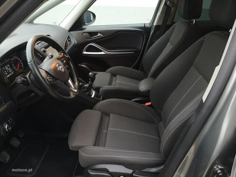 Opel Zafira C Tourer 10