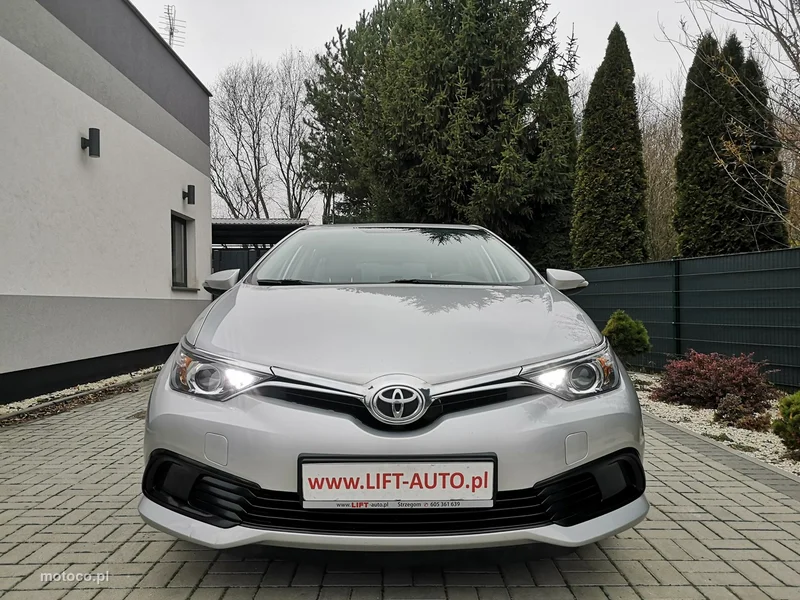 Toyota Auris E180 2