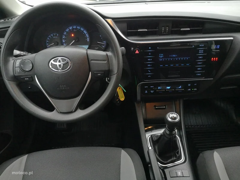 Toyota Auris E180 13