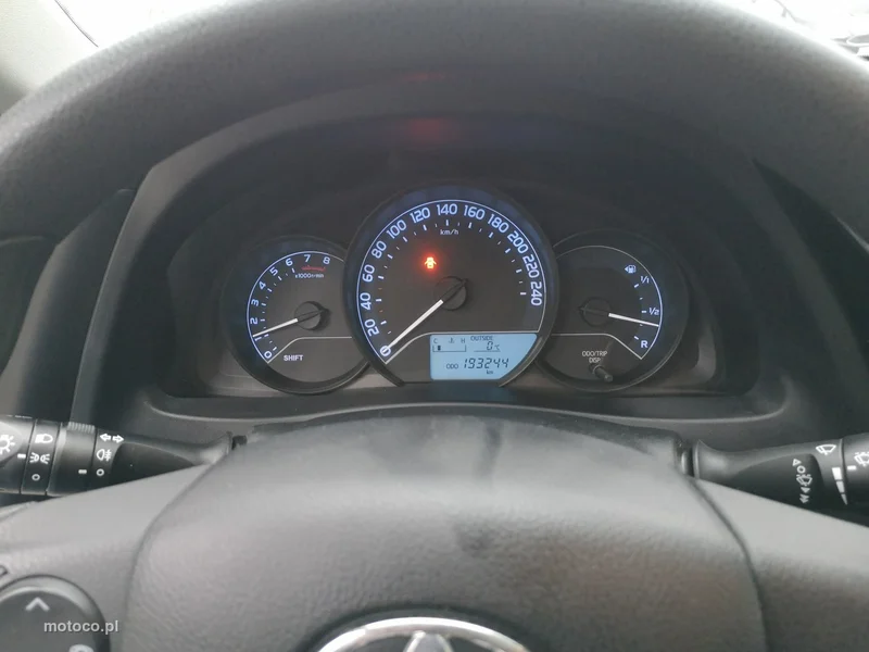 Toyota Auris E180 14