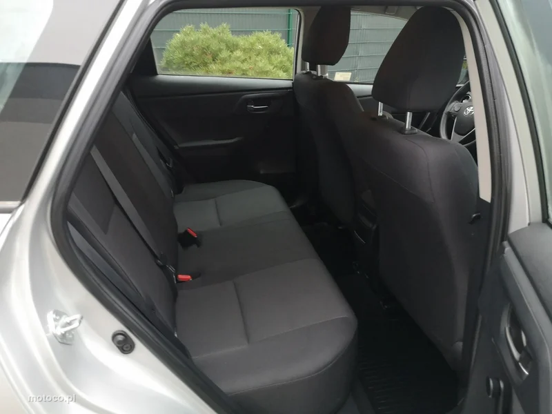 Toyota Auris E180 16