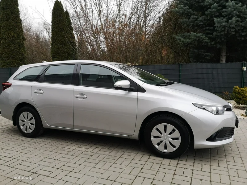 Toyota Auris E180 4