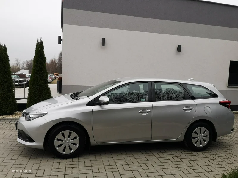 Toyota Auris E180 10