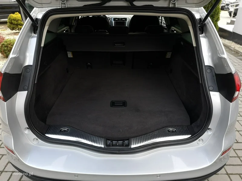 Ford Mondeo V 8