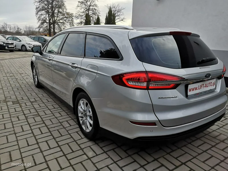 Ford Mondeo V 9