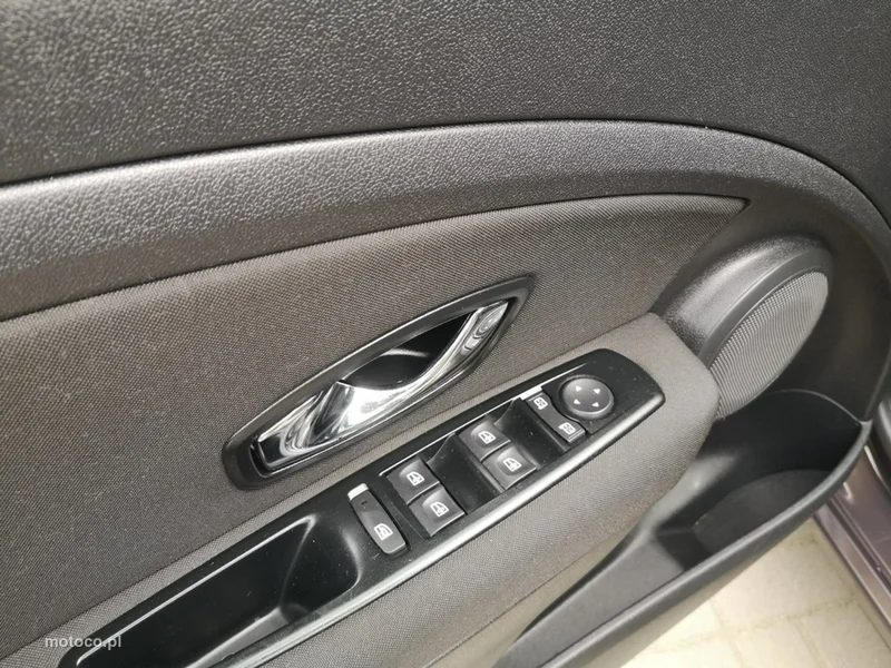 Renault Fluence 11