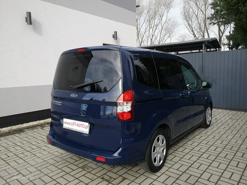 Ford Tourneo Courier 5