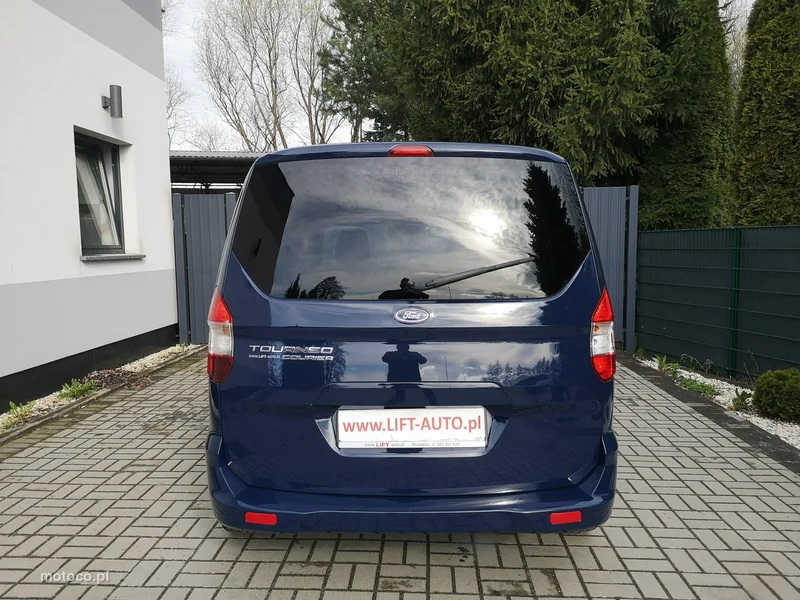 Ford Tourneo Courier 6