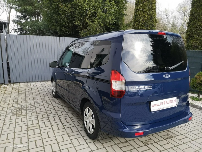 Ford Tourneo Courier 8