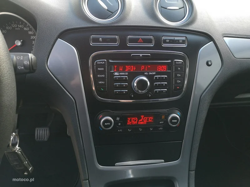Ford Mondeo V 12