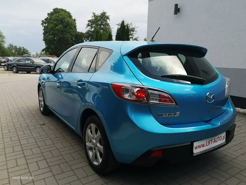 Mazda 3 8