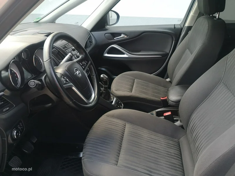 Opel Zafira B 11