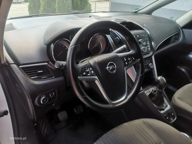 Opel Zafira B 12