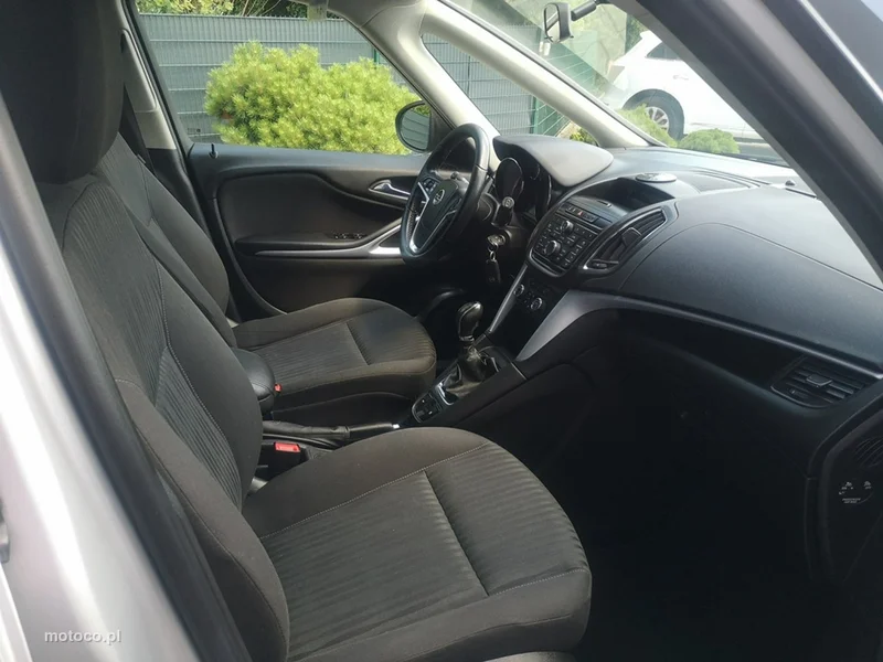 Opel Zafira B 21