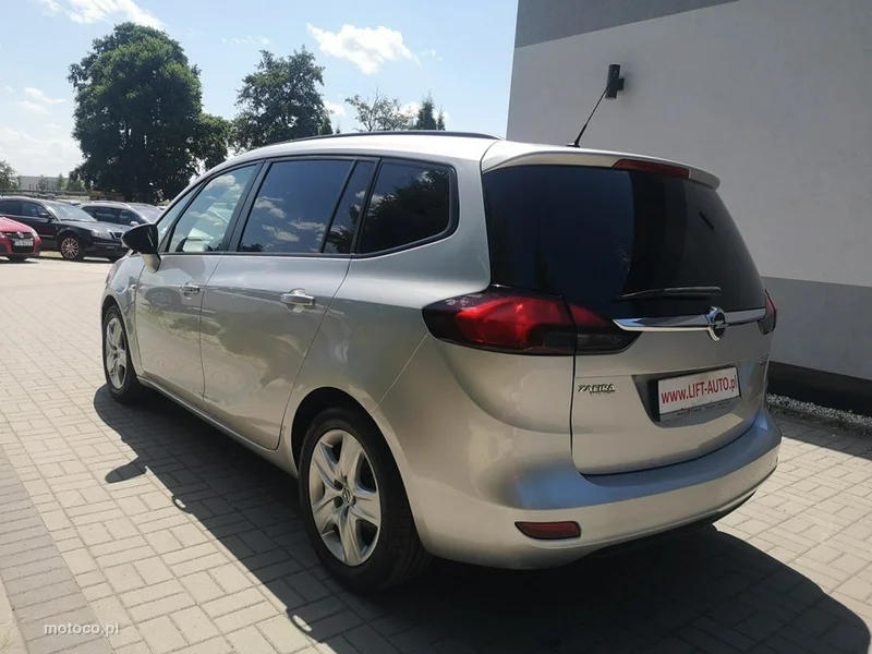 Opel Zafira B 8