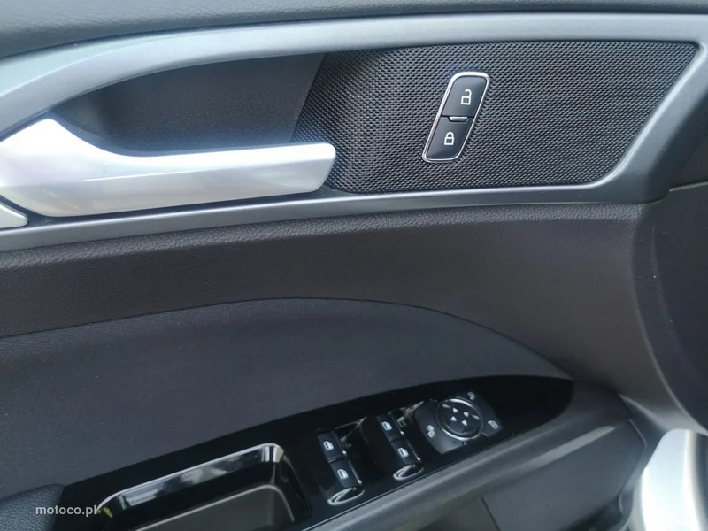 Ford Mondeo V 9