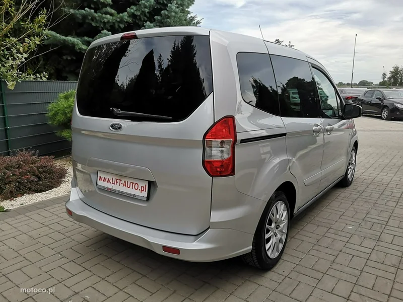 Ford Tourneo Courier 5